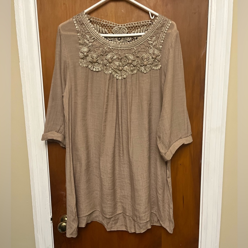 Chic Women's Blouse with Intricate Lace in Tan. S/M